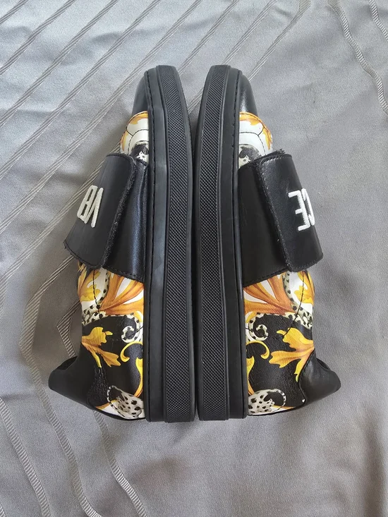 Versace Black & Yellow - Picture 3 of 9